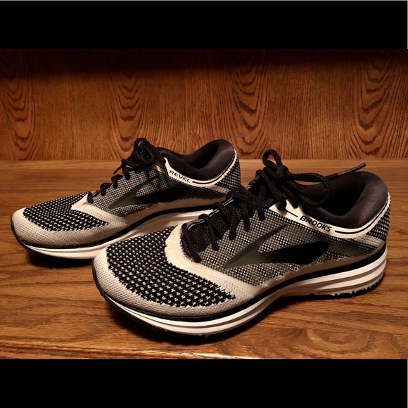 brooks womens revel